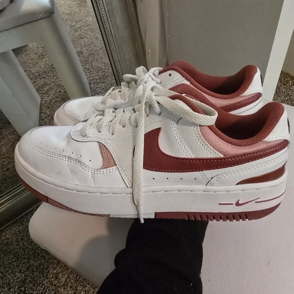 Nike Dunk Low Retro Burgundy Crush White Size 9 DQ8570-200